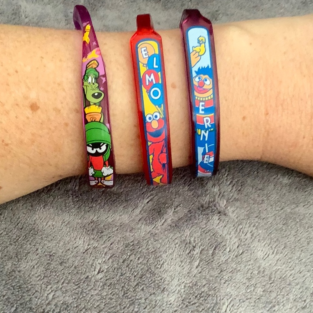 Toothbrush Bracelets: Elmo, Ernie (Sesame Street), Looney Tunes